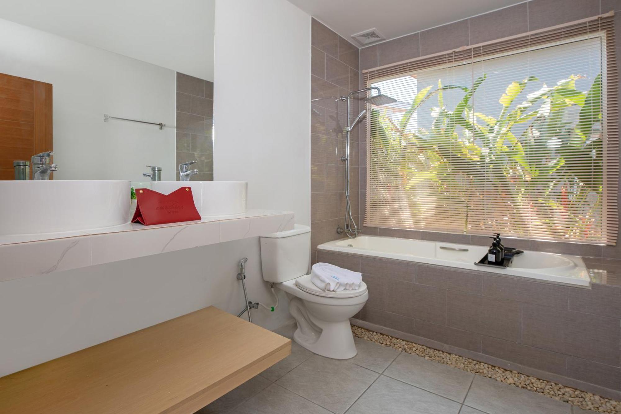 Andaman Sea Pool Access And Hotell